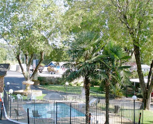 Paradise Inn Buitenkant foto